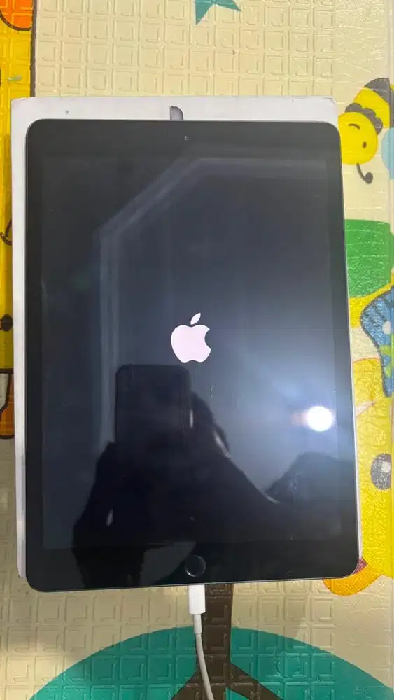 Ipad gen 7 wifi 32gb ex ibox dijual apa ada nya