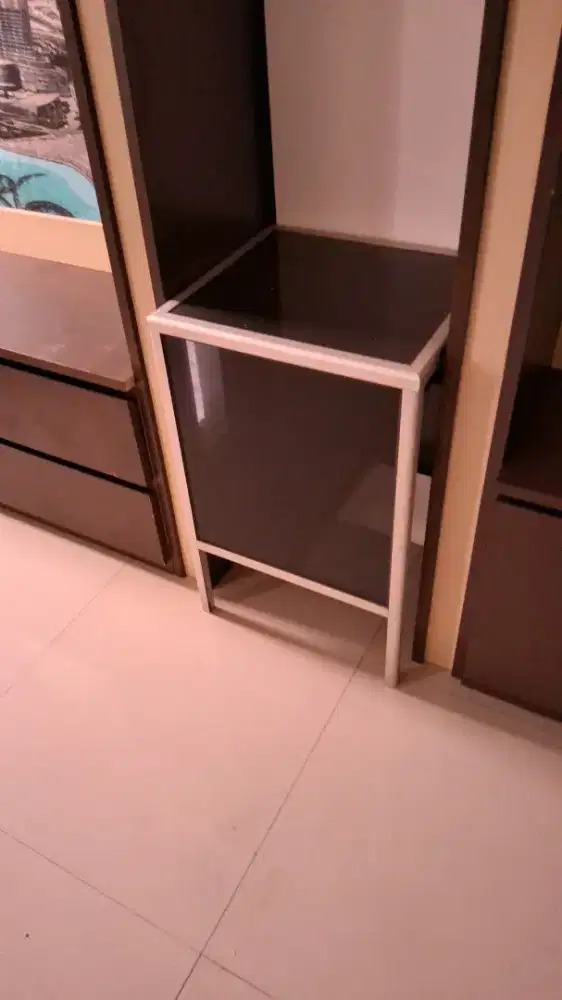 Meja Kaca Aluminium