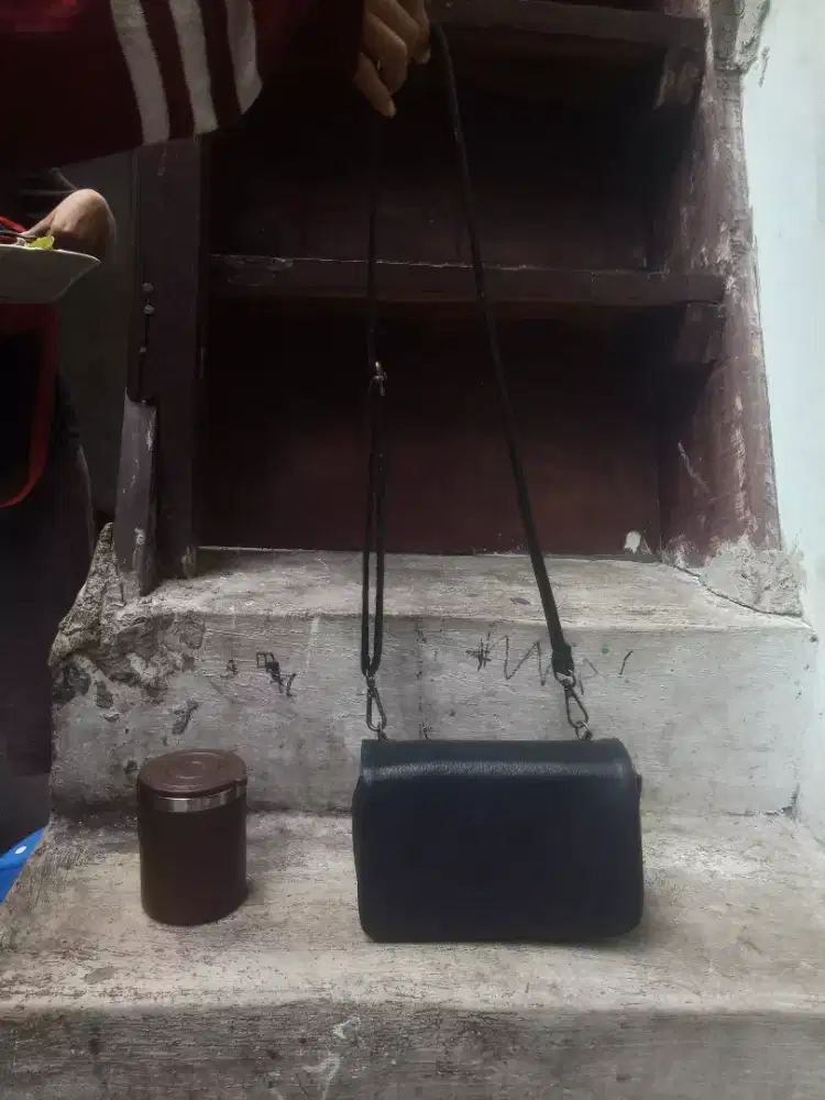 Tas Sling Bag Kulit