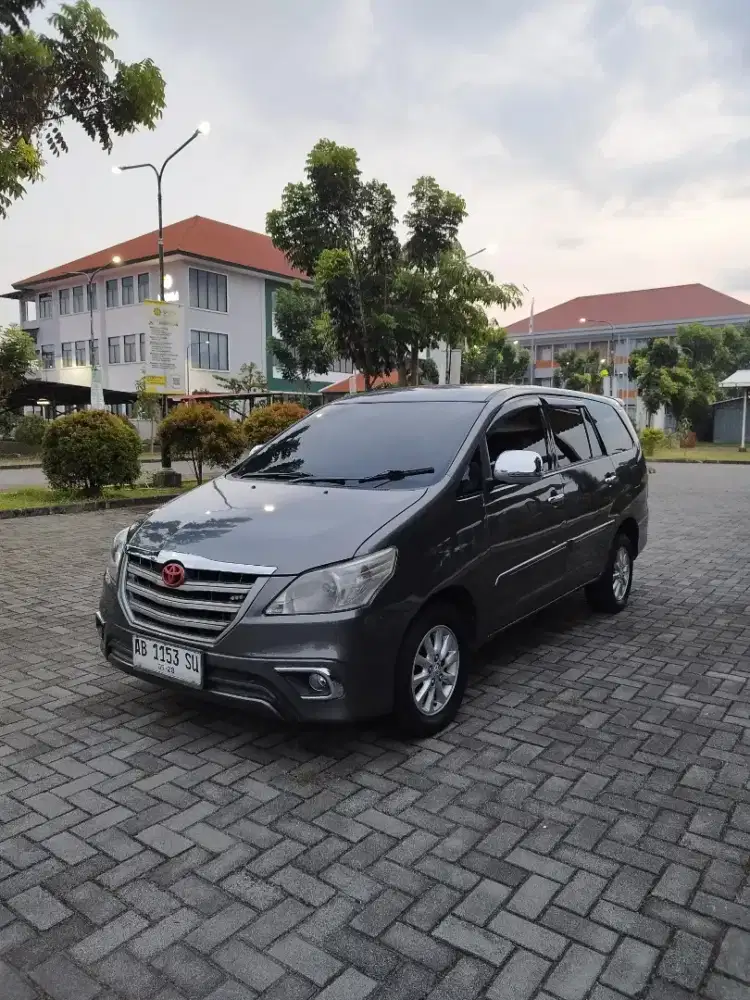 Kijang Inova diesel th 2014 barong asli ab PJK hidup