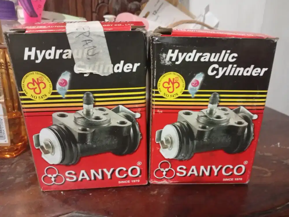 Hydraulic cylinder atau master rem Toyota dyna