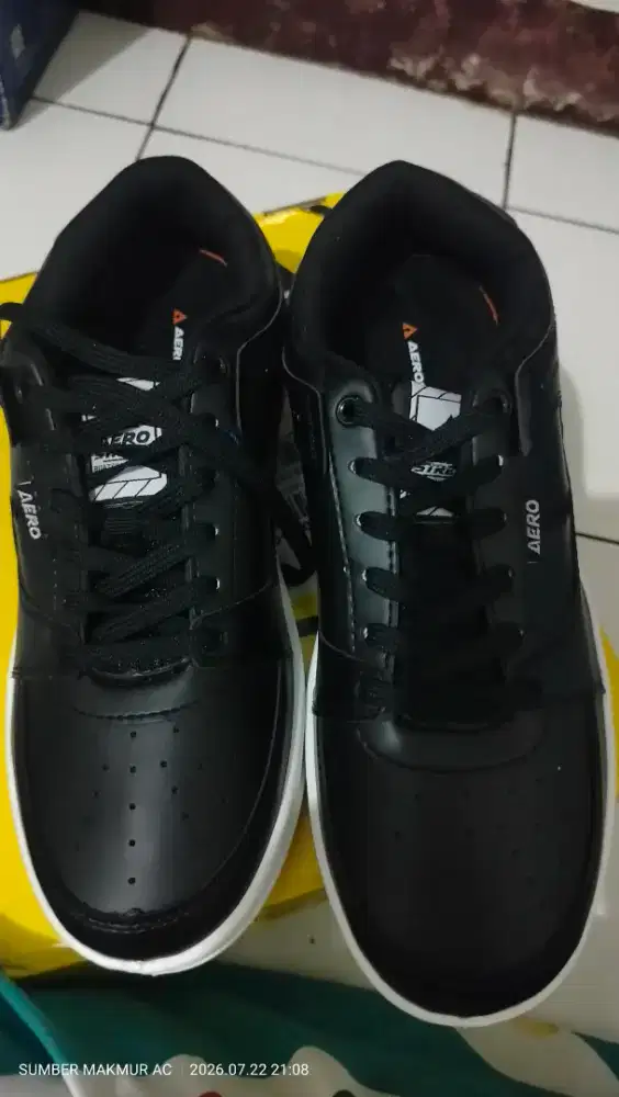 Sepatu Aerostreet size 43 BARU
