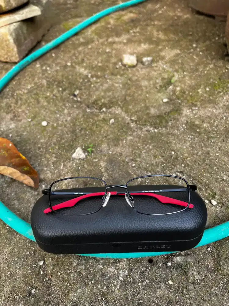 Frame kacamata Second Original

Merek [ OAKLEY KEEL BLADE ]