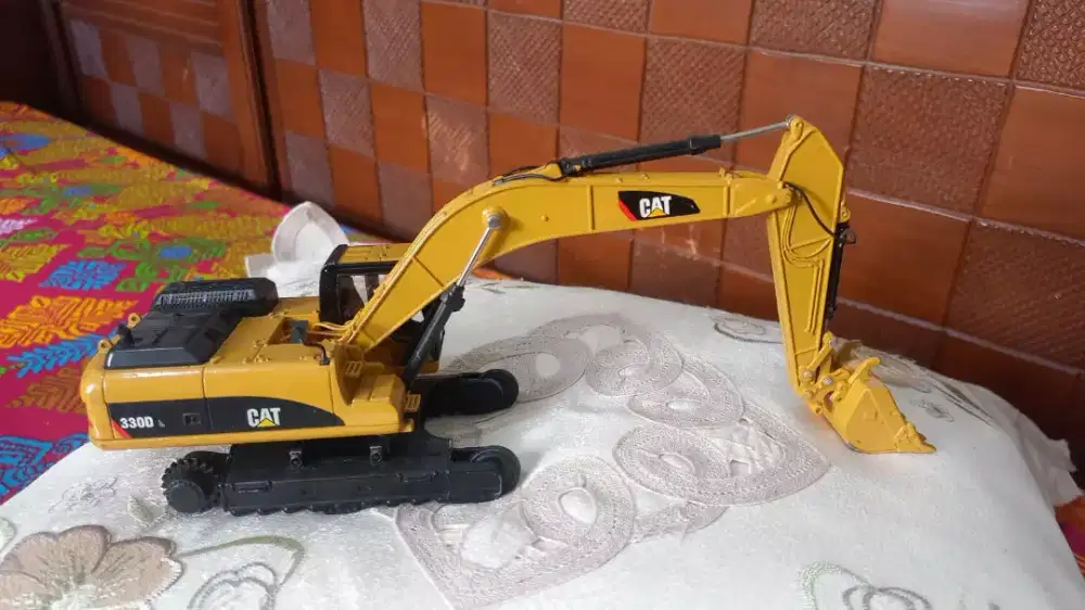 Die Cast Excavator CAT330D L