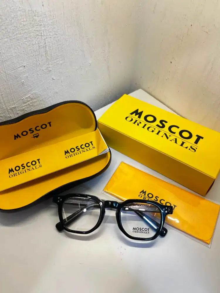 [ Kacamata Moscot ]