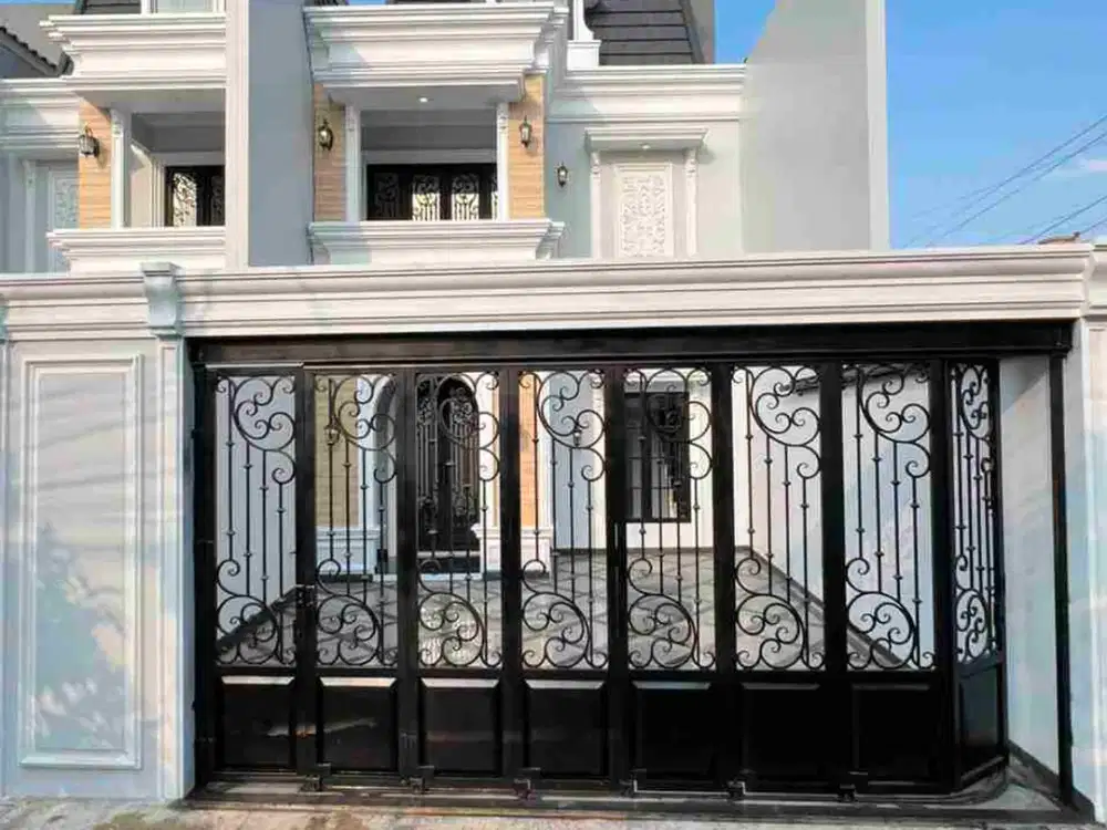 Jual rumah american classic modern style dalam cluster 2 1/2 lantai di lengkapi rooftop. Jagakarsa Jakarta Selatan.