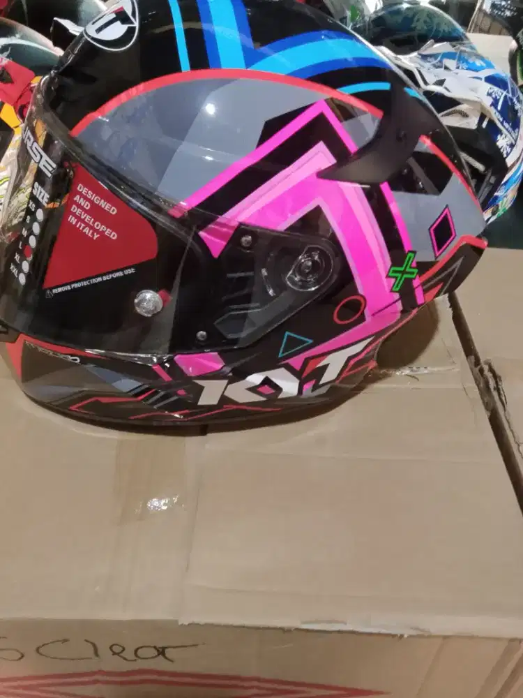 Lowongan kerja penjaga toko helm