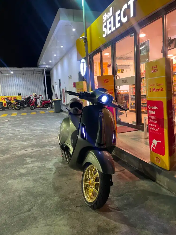 Dijual vespa matic sprint 2016