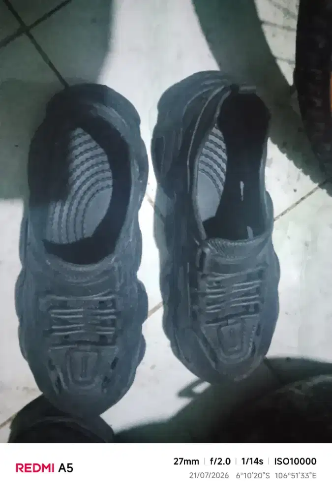 Sandal sepatu slip casual sport