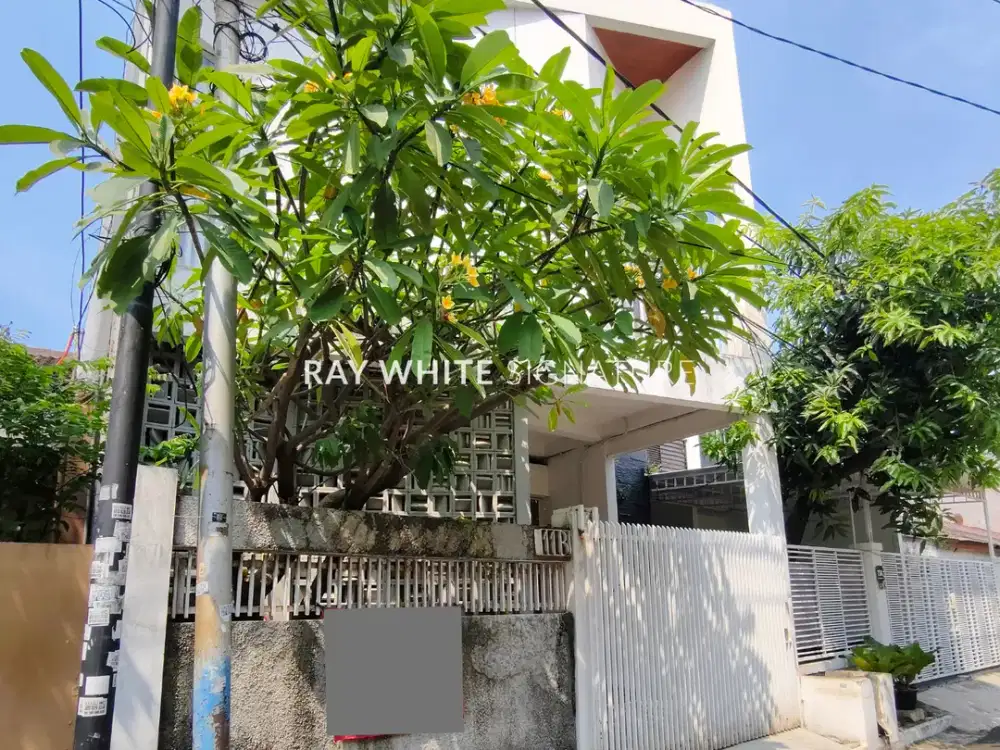 Dijual Rumah Siap Huni Cocok Untuk Keluarga Kecil di Jl Cempaka Putih Timur
