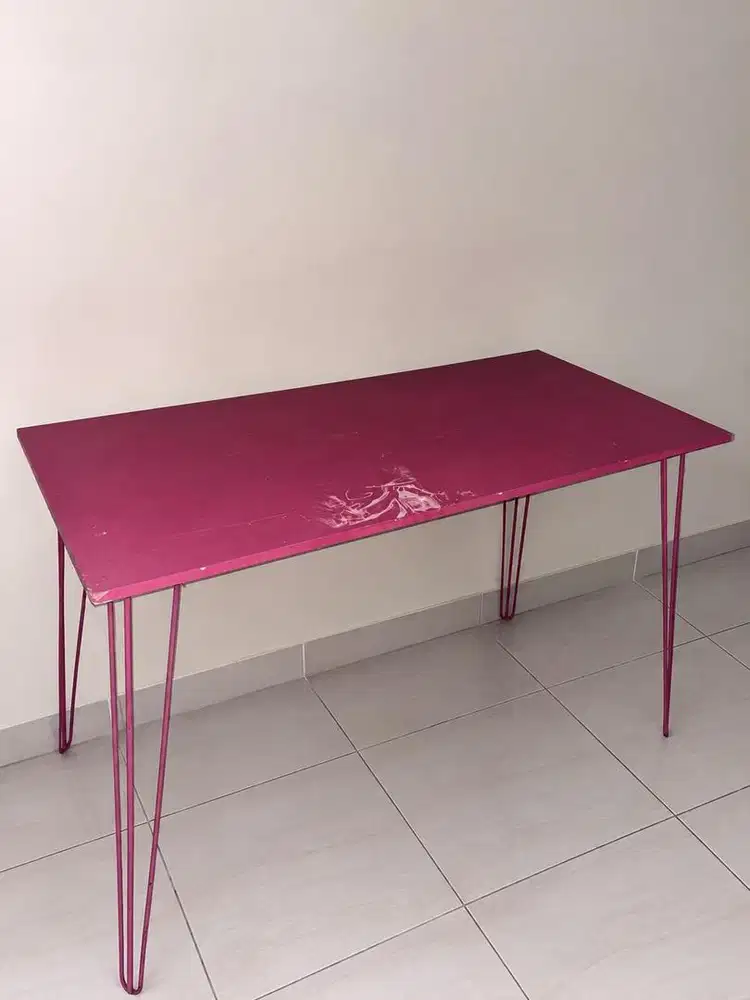 Meja custom pink