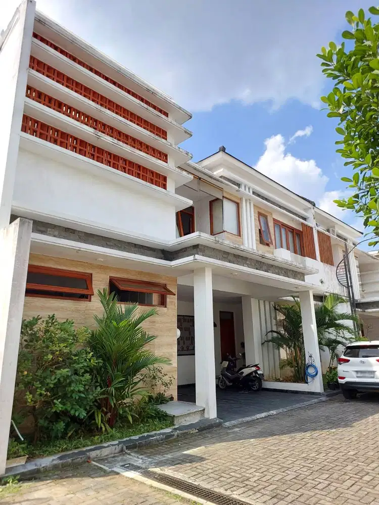 Rumah Bonus Furniture Lingkungan Perumahan dekat Jalan Kaliurang