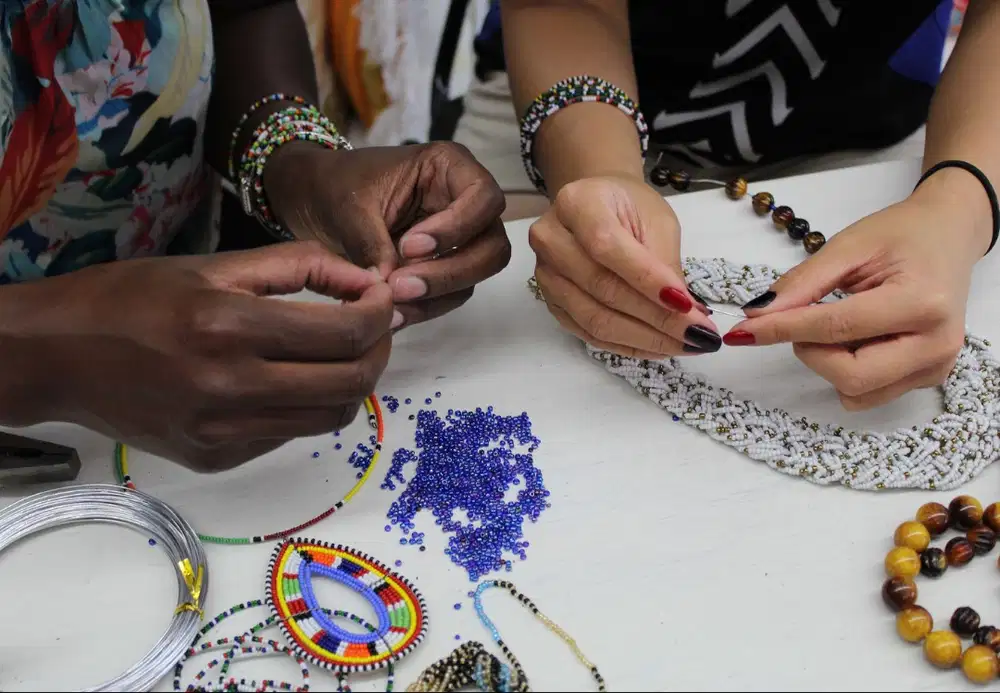 URGENT - Dibutuhkan Pekerja Beading (Payet) untuk Dress dan Aksesoris