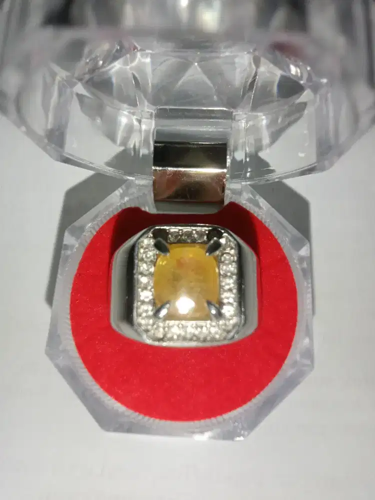 Batu yellow sapphire/ yakut.