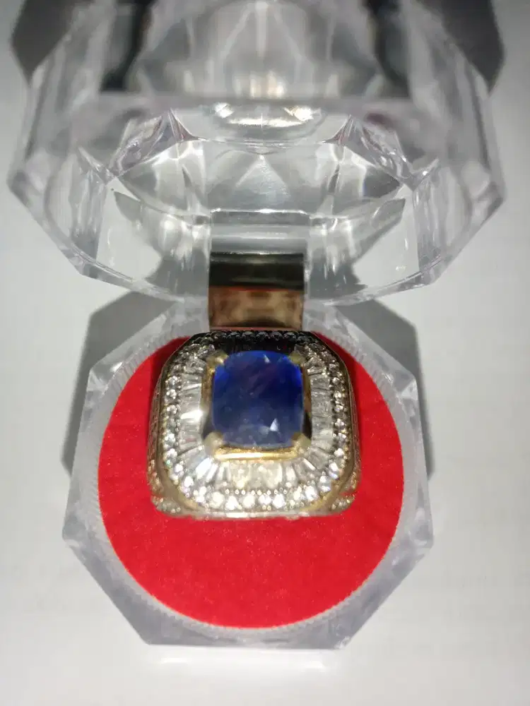 Batu blue sapphire natural.