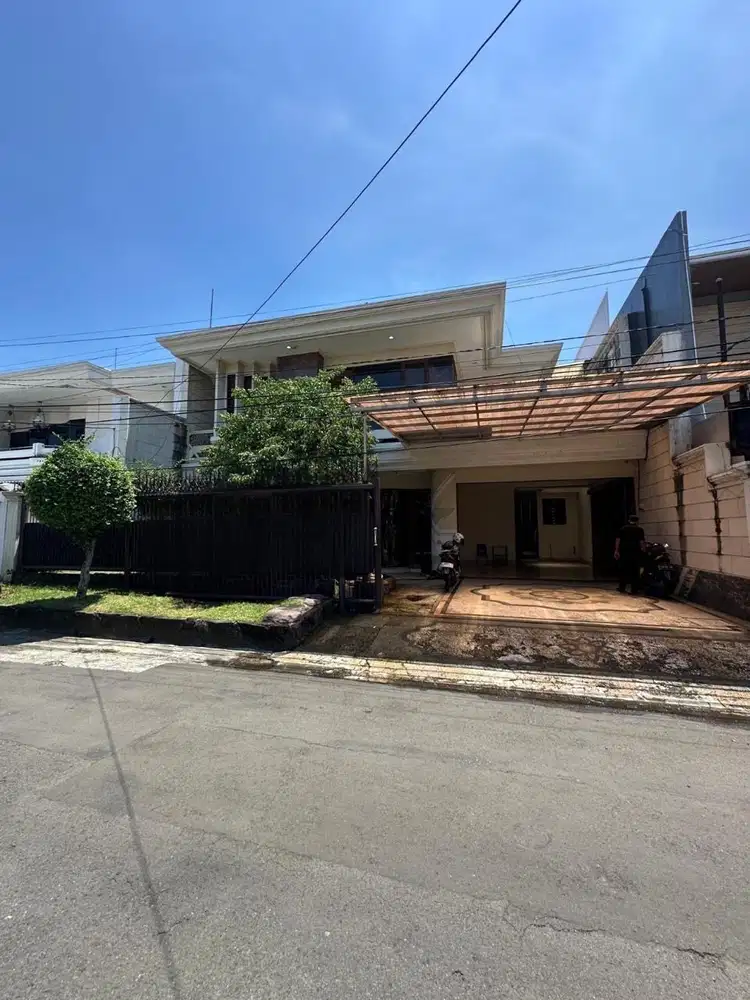DIJUAL RUMAH MEWAH CIAMIK LANTAI MARMER DHARMAHUSADA INDAH TIMUR 1!