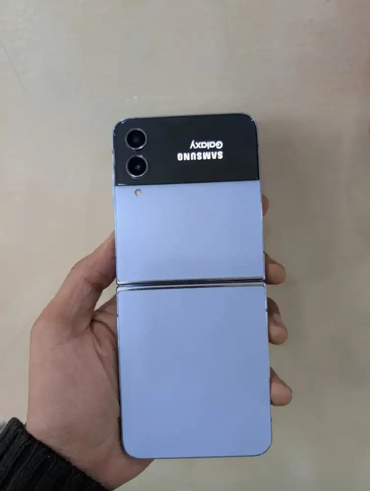 Samsung Z Flip 4 8/512 GB sangat Mulus dan fullset