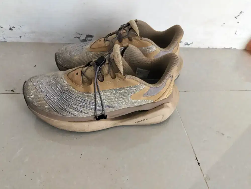 Sepatu running NB ukuran 45