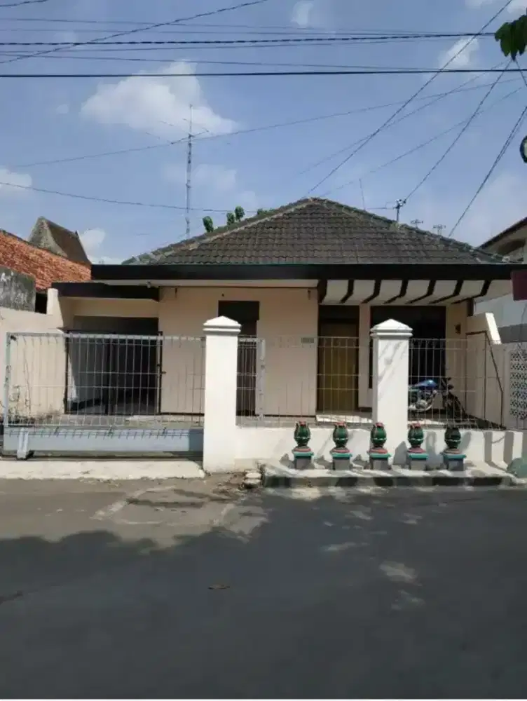 Dikontrakkan rumah nyaman selatan FKIP Tamansiswa