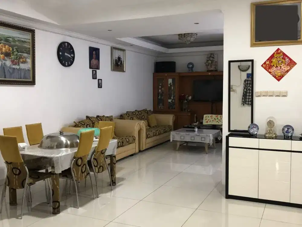 Dijual Rumah Indomobil PIK , Uk 8x20, 4KT, 2.5 Lantai, SHM, Hadap Selatan