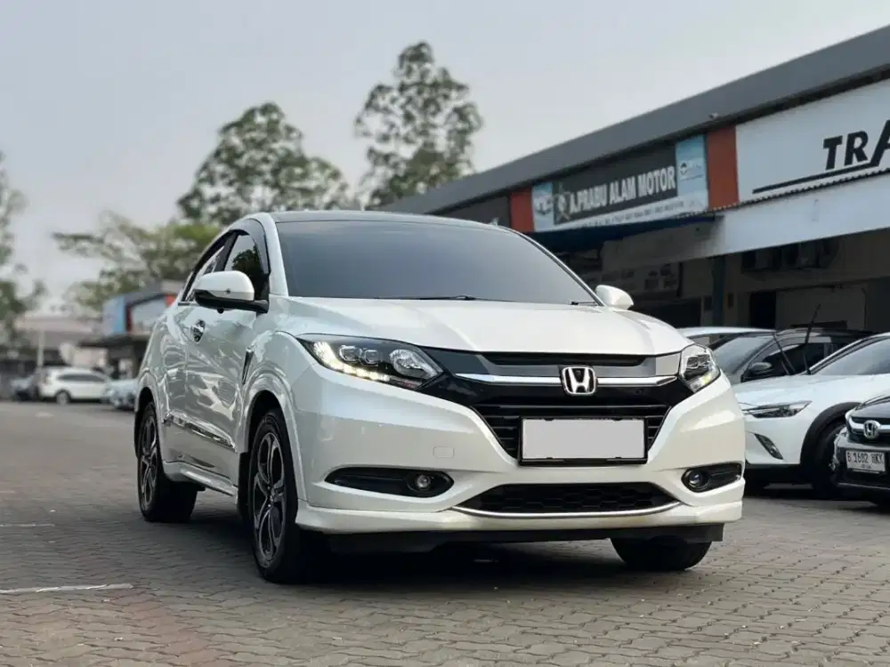 HONDA HRV 1.8 PRESTIGE CVT 2017 PUTIH ( UPGRADE POWER BACK DOOR )