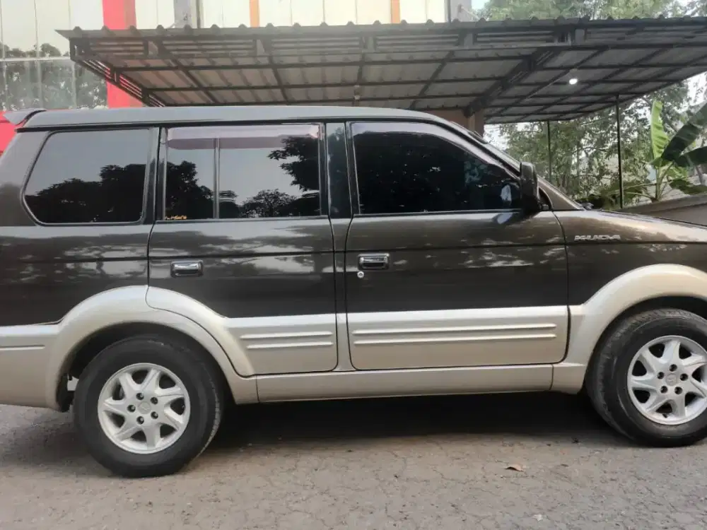 Mitsubishi kuda Grandia 1.6 MT 2003