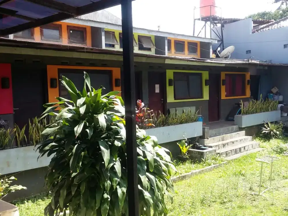 Rumah Besar Pinggir Jalan Siap Huni di Setiabudi Bandung