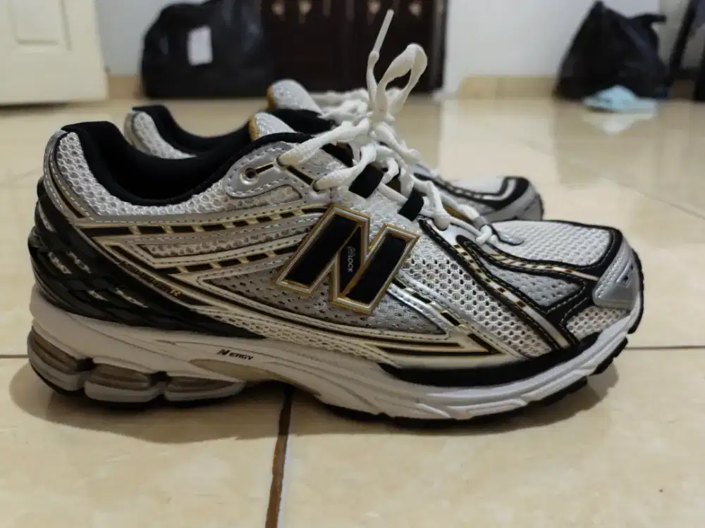 New Balance 1906R Black Gold ukuran 44 Second