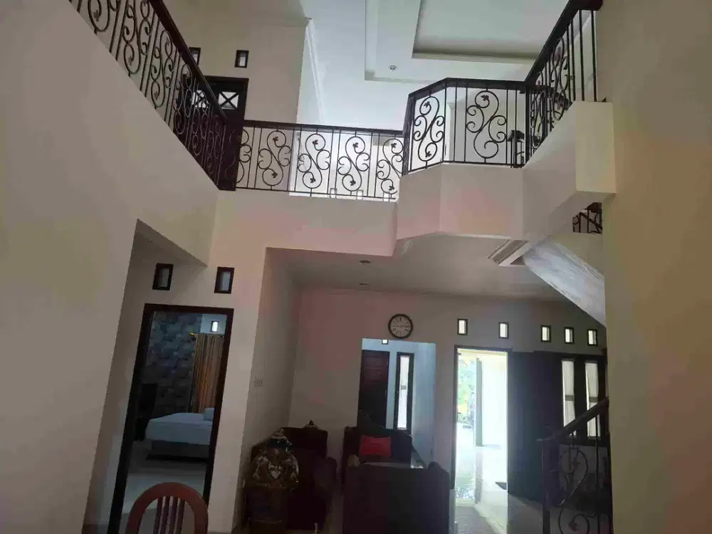 Rumah bagus, siap huni, rapi, asri, perkotaan, sangat strategis,dekat tol.