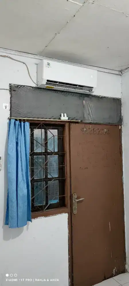 KOST AC DI LANTAI DASAR KAMAR MANDI DALAM LOK PALMERAH JAKBAR