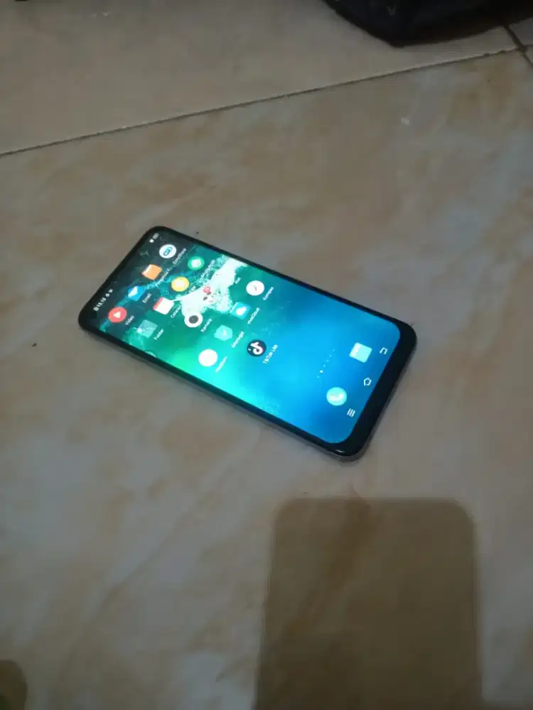 Xiomi redmi note 7 ram 6/64 normal semua ny minus pemakaian aja hp cas