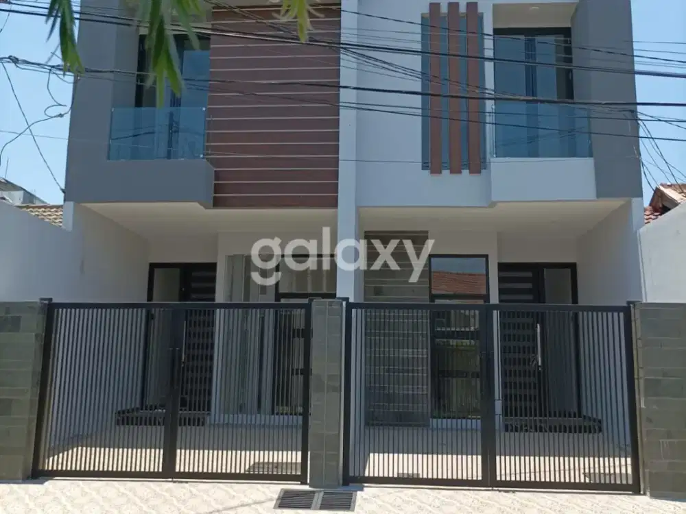 JUAL RUMAH 2 LANTAI LOKASI NYAMAN DI MAIN ROAD SUTOREJO