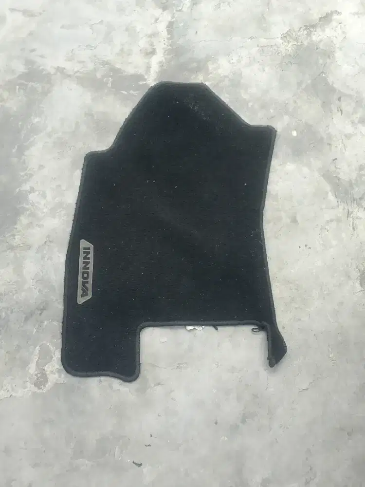 Karpet Toyota Innova Reborn sebelah samping supir original copotan