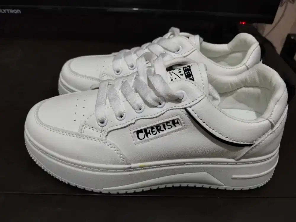 SEPATU SNEAKER WANITA CHERISH