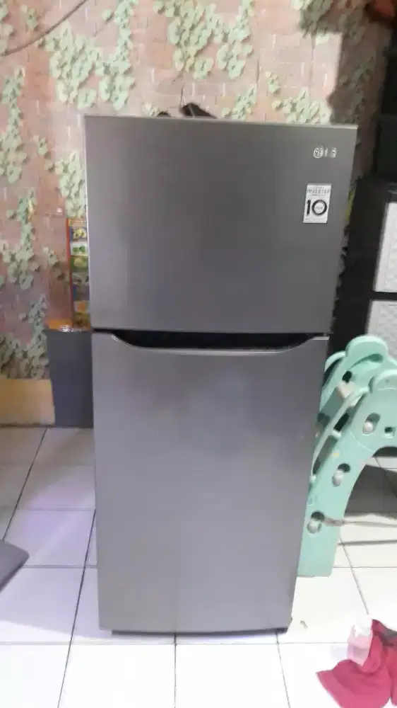 kulkas 2 pintu LG inverter hemat listrik masih normal banget