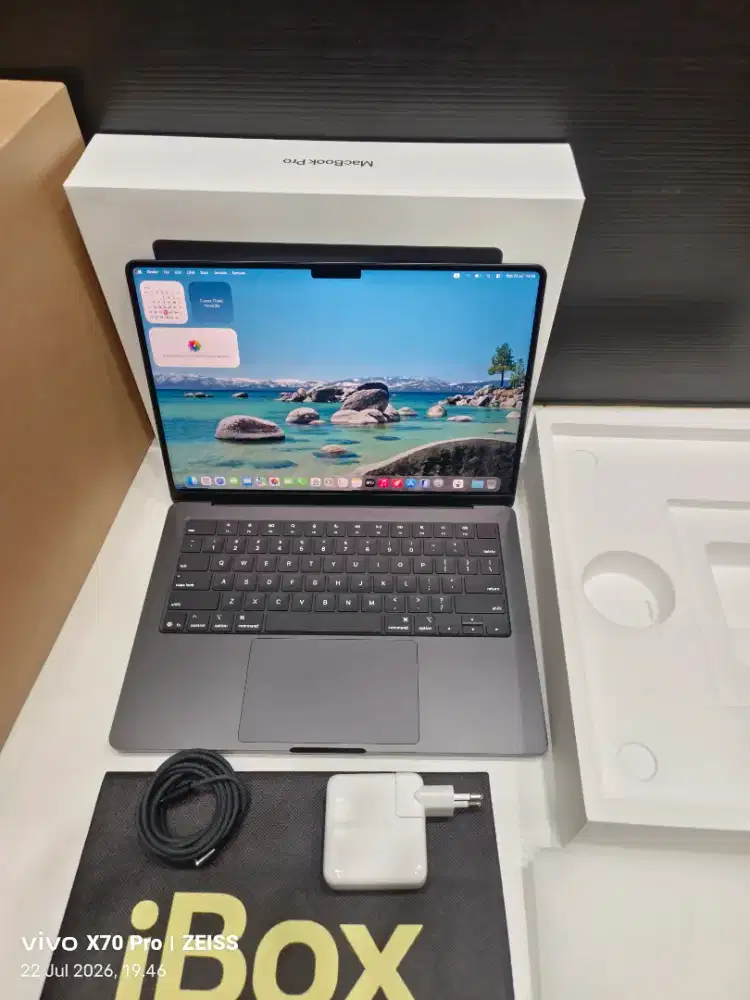 Macbook Pro M5 14 inch  16/512gb Bnob unit buka segel aja tidak pakai