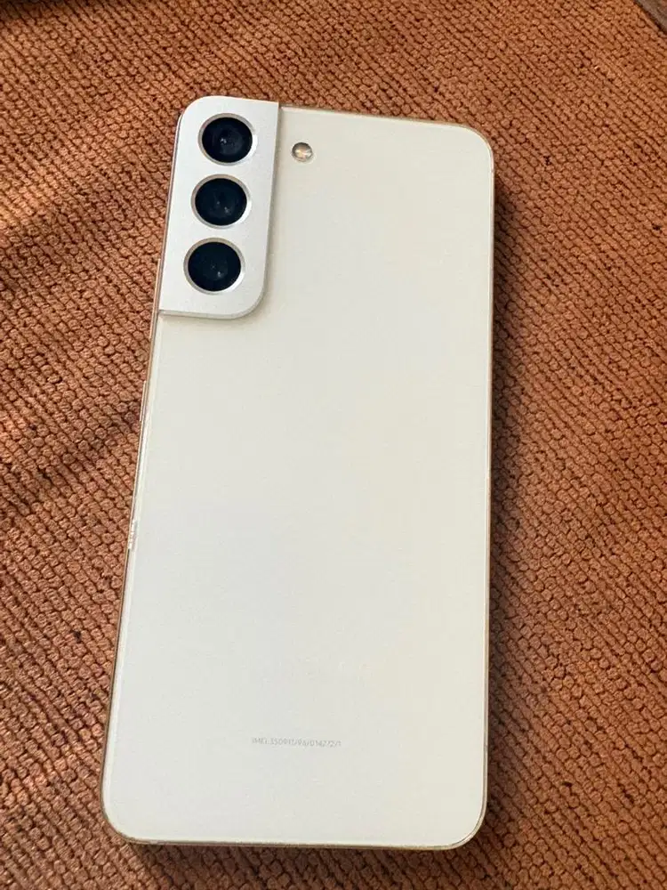 Samsung S22 8/128 unit & charger only