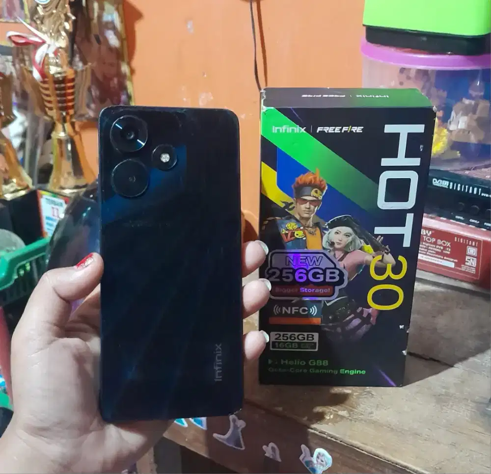 Infinix Hot 30 ram 8+8/256 fullset ori.