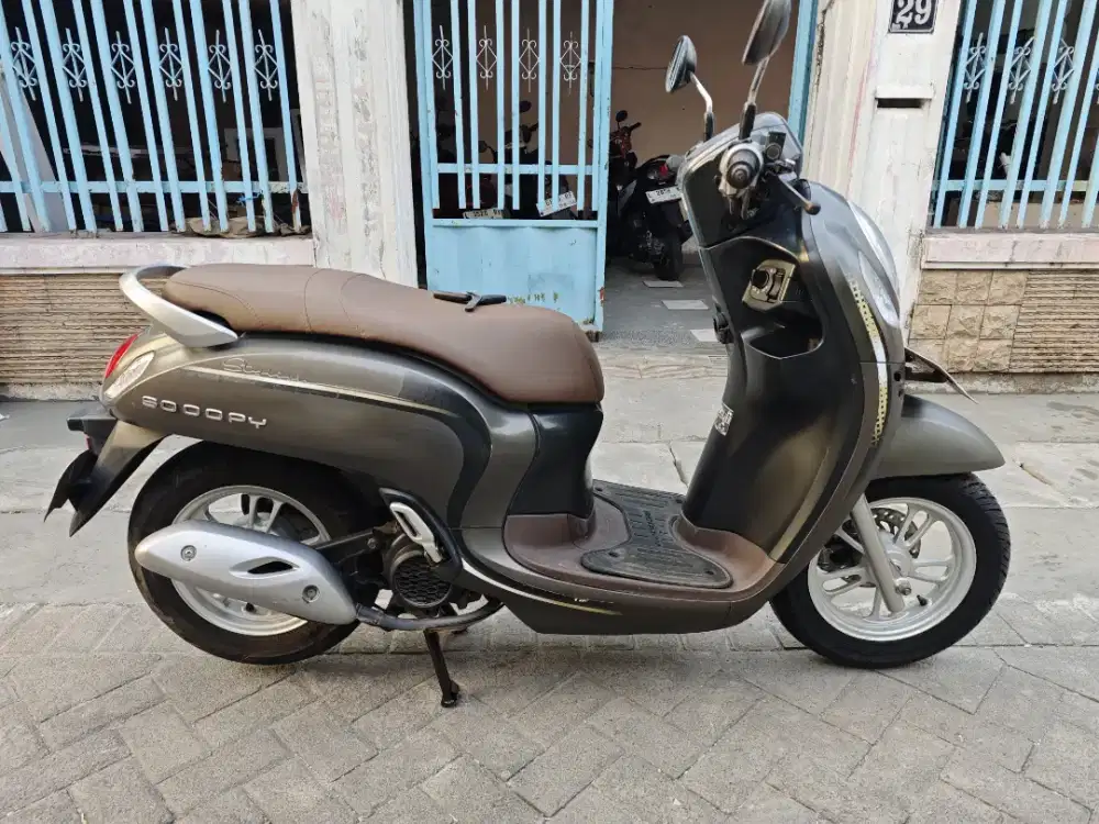 Jual scoopy keyles pemakia 2023 km 31 rb plat w waru sda