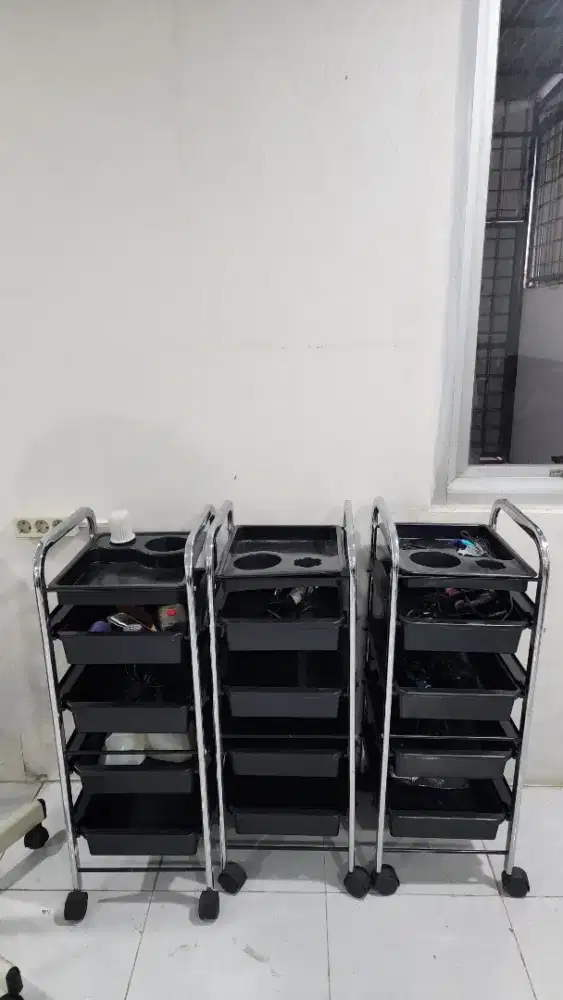 Troli Salon / Trolley Peralatan Salon – Kokoh & Siap Pakai