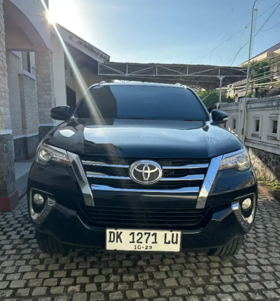 Toyota Fortuner th 2017 type 2.4 VRZ Diesel hitam matic