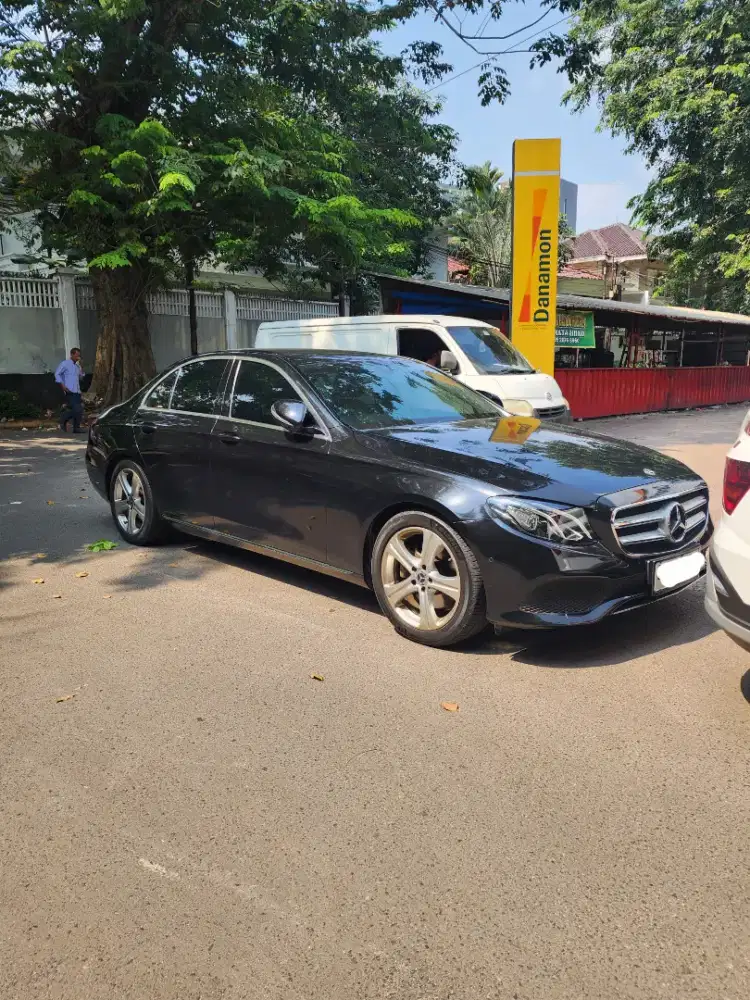 Mercy E250 Avantgarde 2018 black on brown 1st owner