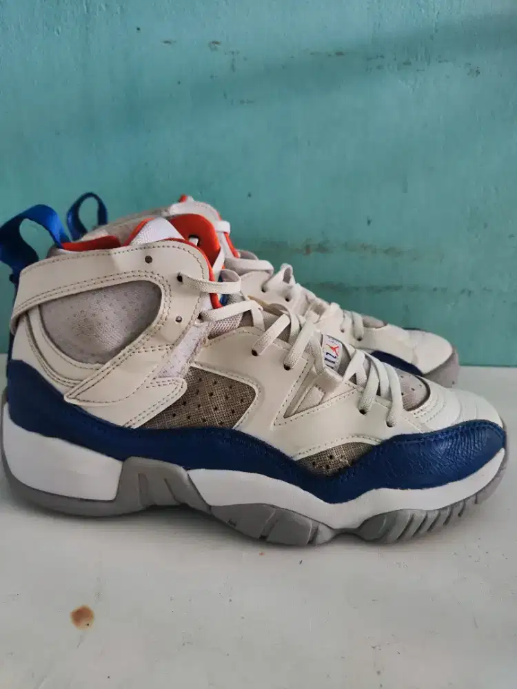 Air jordan jumpman two trey