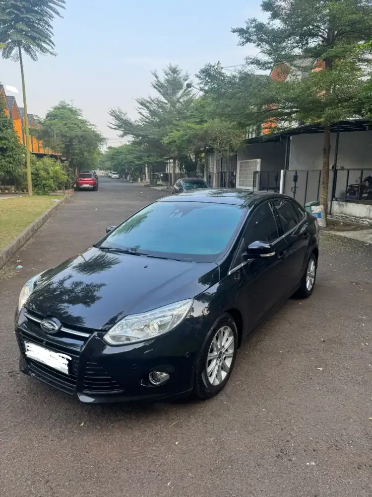 DIJUAL FORD FOCUS SEDAN TITANIUM 2.0 A/T