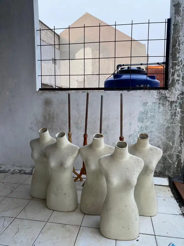 Jual Obral 4 Manekin Kondisi sesuai foto, BU !