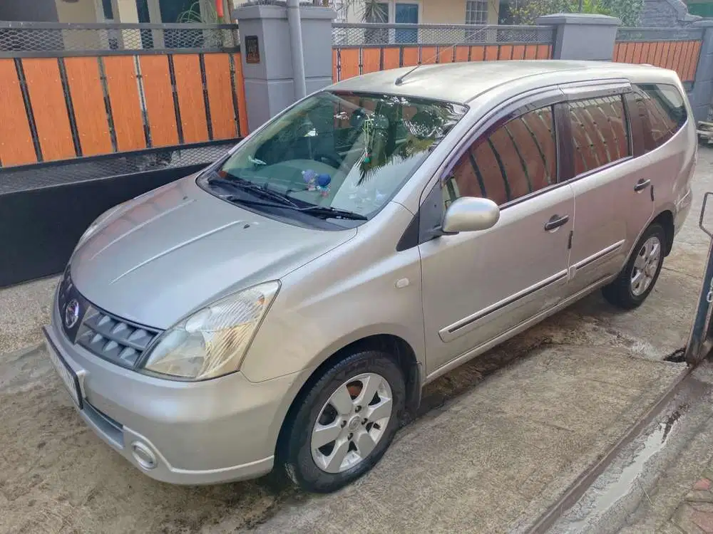 Nissan Livina 2010 Bensin