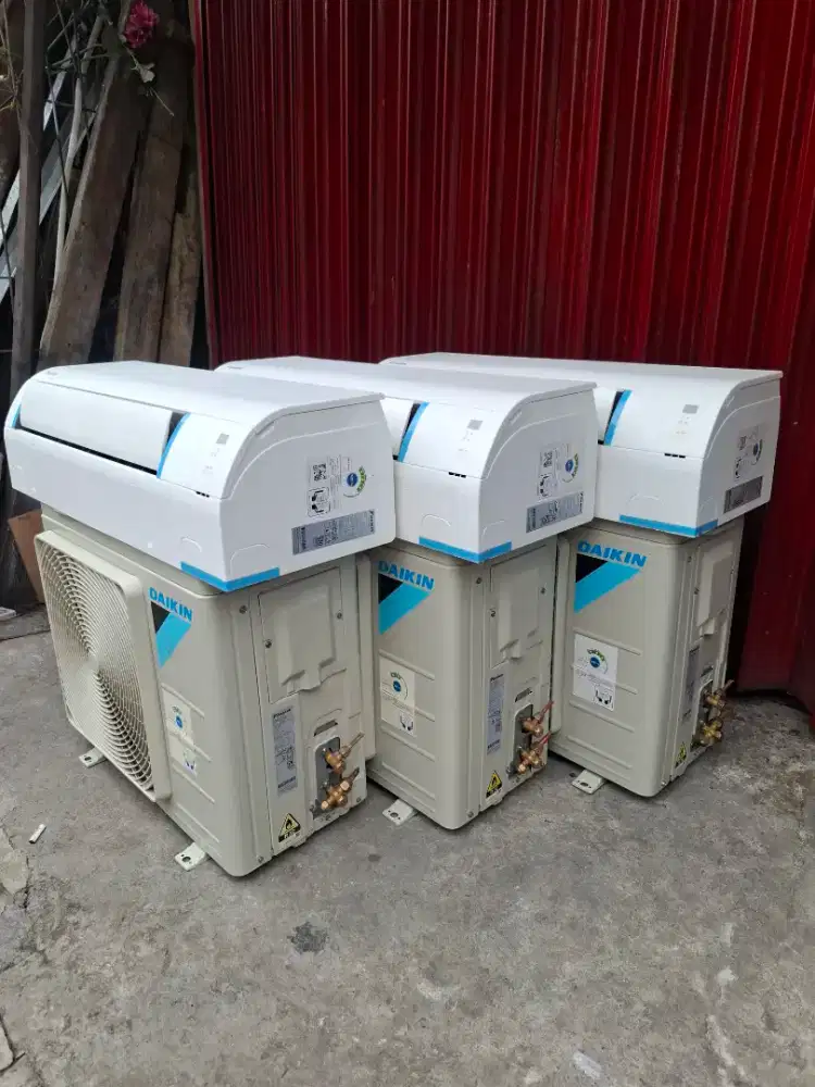 Jual ac 1pk dan 1/2 pk bekas pamiran 1bln pake