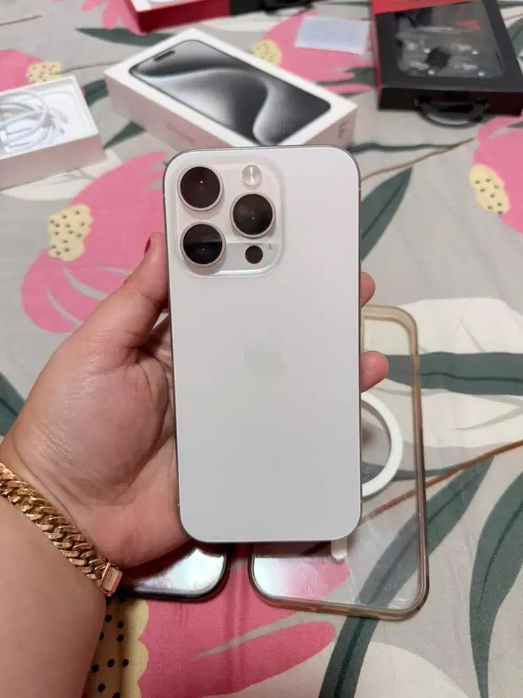 Iphone 15 pro 128 white titanium second