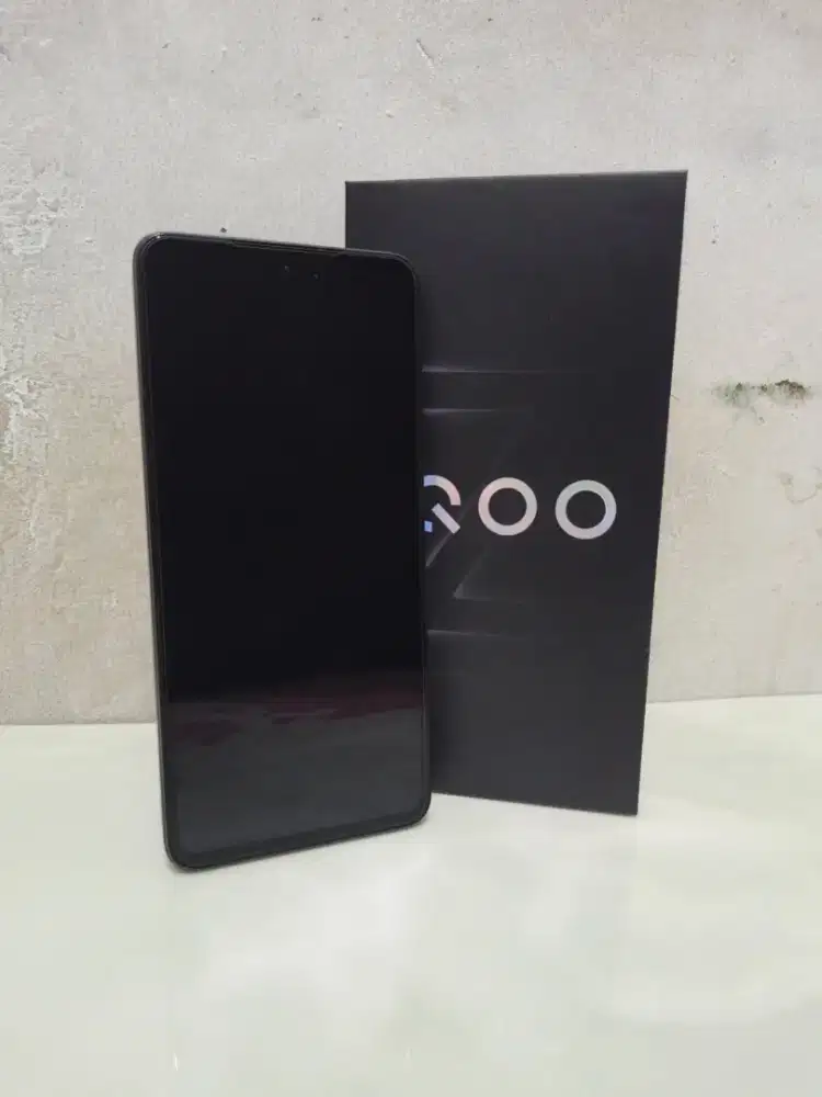 iQOO Z10r 8+8/256 GB Dimensity 7360 Turbo