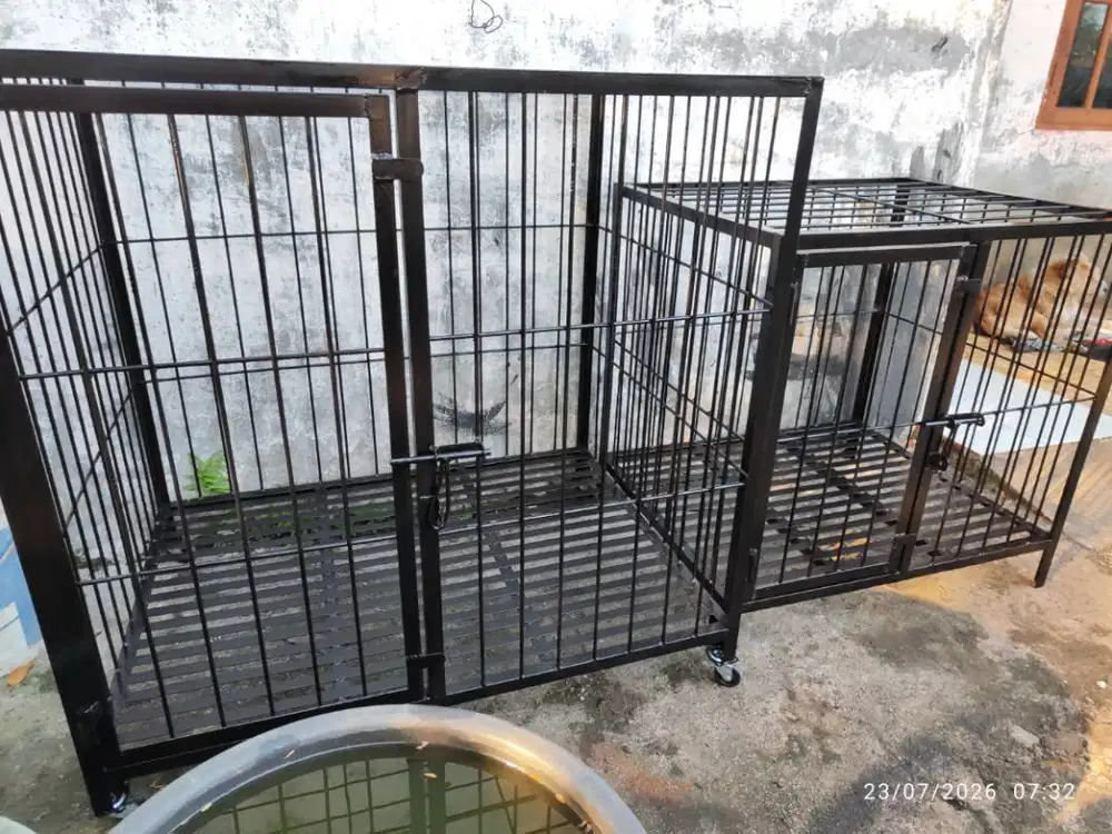 Kandang anjing besar dan kecil